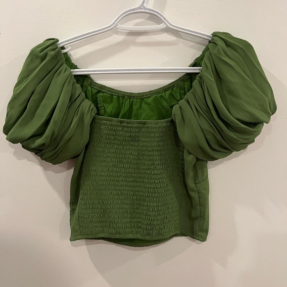 Never worn! Abercrombie puff sleeve & smocked top - Picture 4 of 4